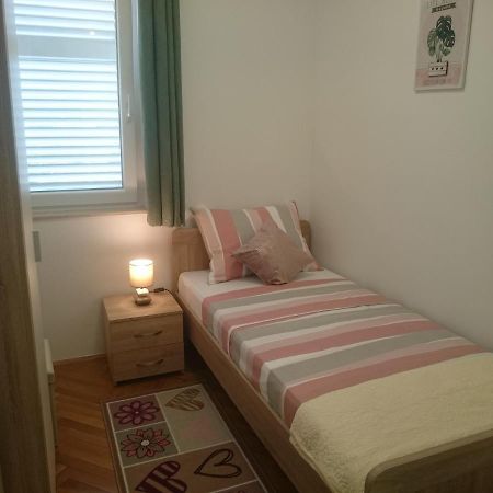 Appartement Apartman Sanja à Rovinj Extérieur photo