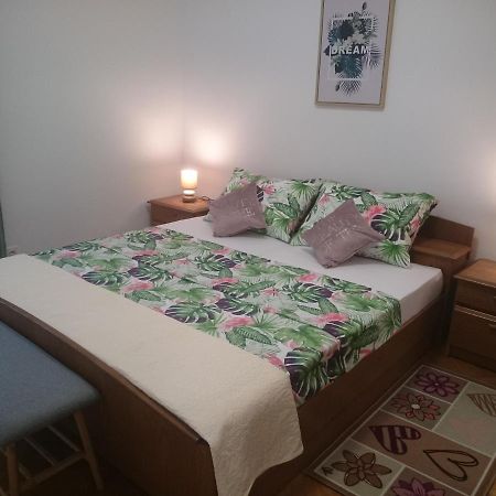 Appartement Apartman Sanja à Rovinj Extérieur photo