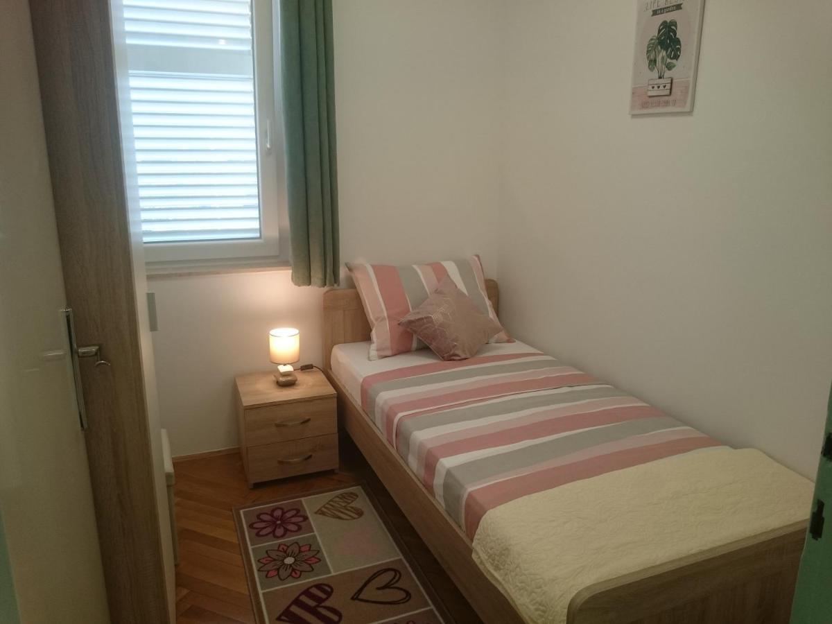 Appartement Apartman Sanja à Rovinj Extérieur photo