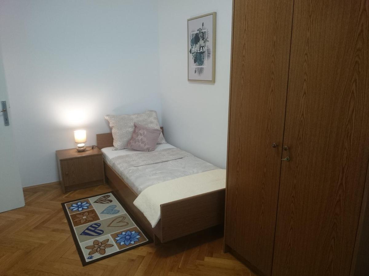 Appartement Apartman Sanja à Rovinj Extérieur photo